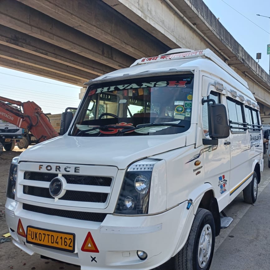 13 Seater Tempo Traveller Dehradun