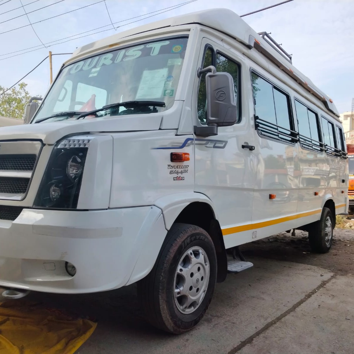 14 Seater Tempo Traveller Dehradun