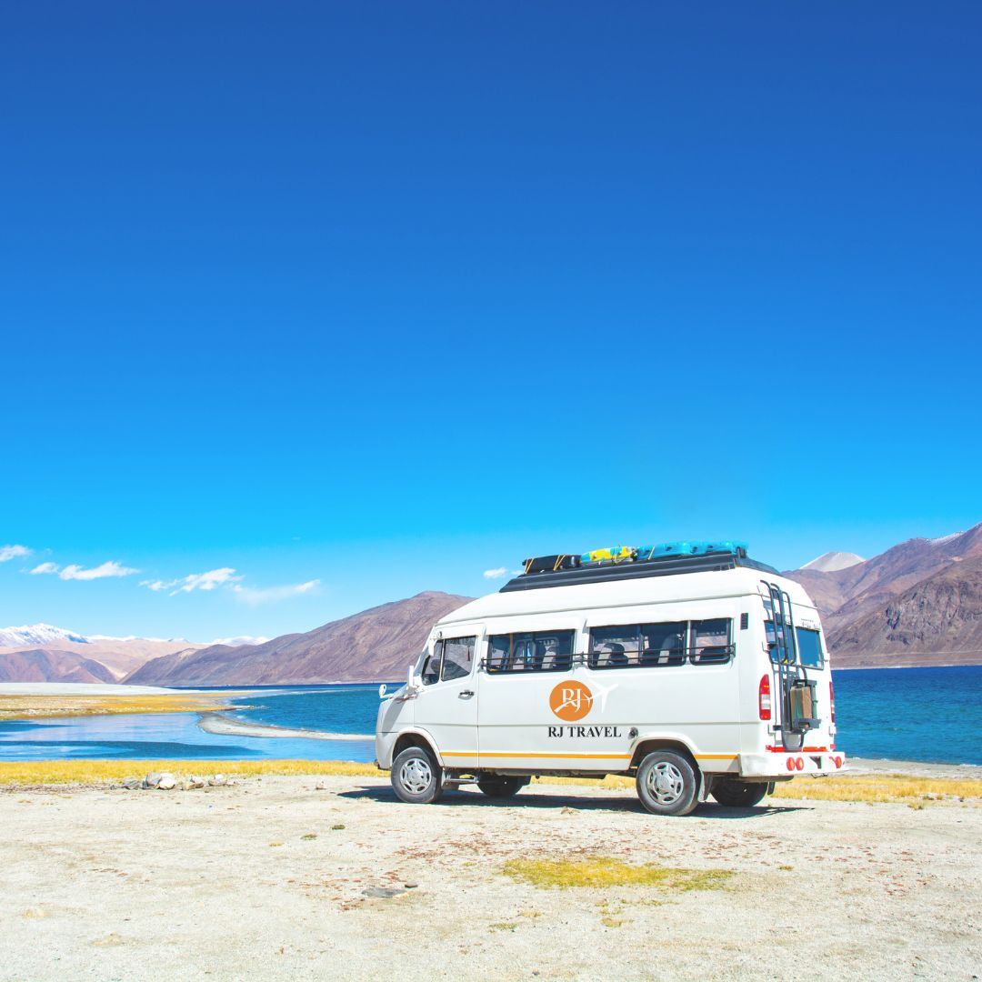 Tempo Traveller in Dehradun